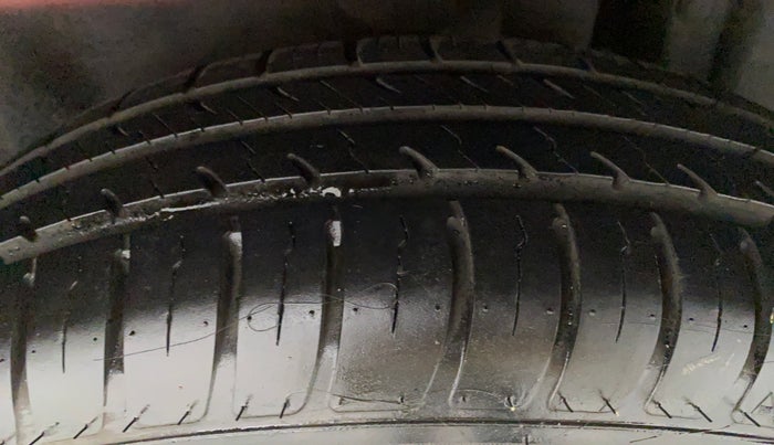 2013 Maruti Swift VXI D, Petrol, Manual, 43,787 km, Left Rear Tyre Tread