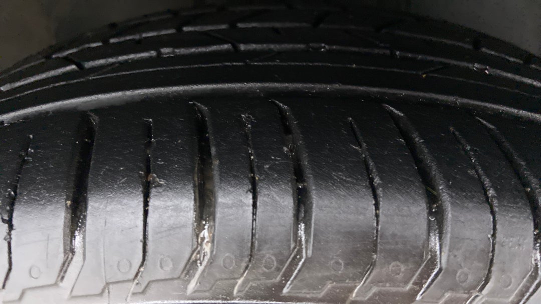 Right Front Tyre Tread