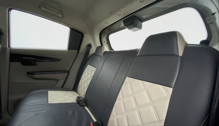 2016 Mahindra Kuv100 K4 6 STR, Petrol, Manual, 27,824 km, Right Side Rear Door Cabin