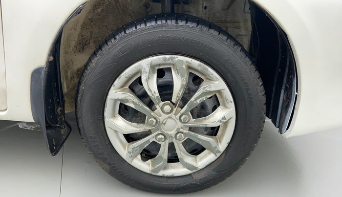 2011 Toyota Etios Liva G, Petrol, Manual, 43,105 km, Right Front Wheel