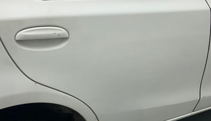 2011 Toyota Etios Liva G, Petrol, Manual, 43,105 km, Right rear door - Minor scratches