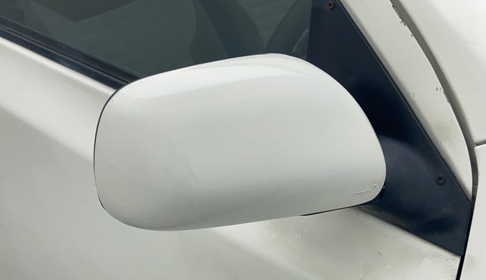 2011 Toyota Etios Liva G, Petrol, Manual, 43,105 km, Right rear-view mirror - Cover has minor damage