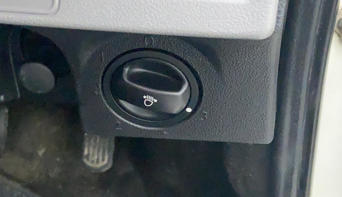 2011 Toyota Etios Liva G, Petrol, Manual, 43,105 km, Dashboard - Headlight height adjustment not working