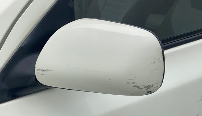 2011 Toyota Etios Liva G, Petrol, Manual, 43,105 km, Left rear-view mirror - Cover has minor damage