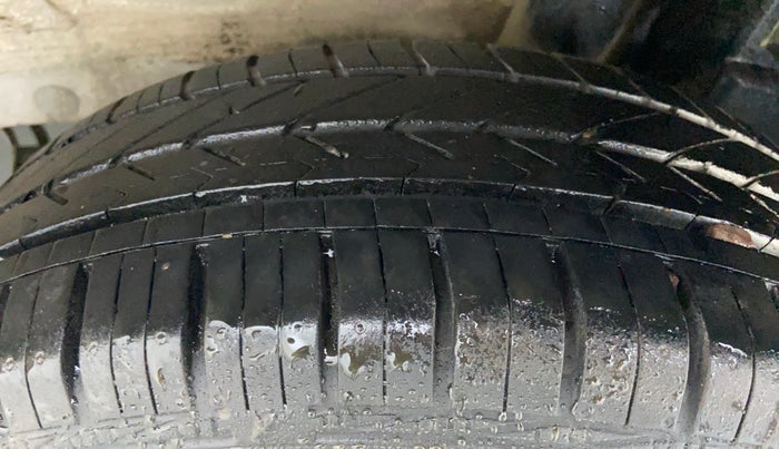 2011 Toyota Etios Liva G, Petrol, Manual, 43,105 km, Left Rear Tyre Tread