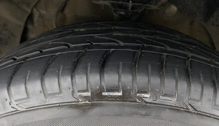 2022 Mahindra XUV300 W4 1.2 PETROL, Petrol, Manual, 22,469 km, Left Front Tyre Tread