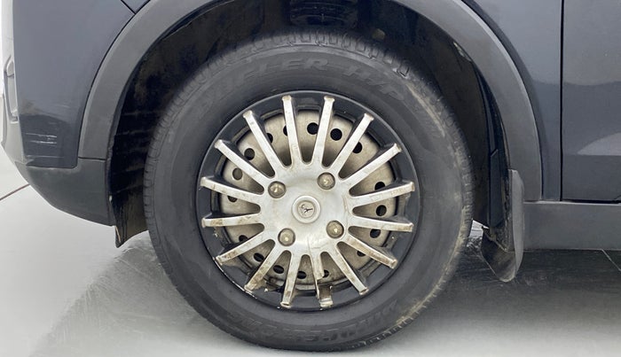 2022 Mahindra XUV300 W4 1.2 PETROL, Petrol, Manual, 22,469 km, Left Front Wheel