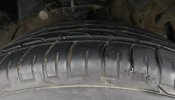2022 Mahindra XUV300 W4 1.2 PETROL, Petrol, Manual, 22,469 km, Right Front Tyre Tread