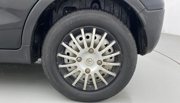 2022 Mahindra XUV300 W4 1.2 PETROL, Petrol, Manual, 22,469 km, Left Rear Wheel