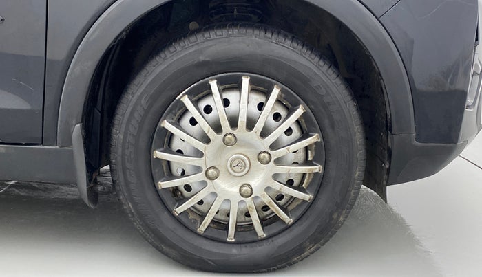 2022 Mahindra XUV300 W4 1.2 PETROL, Petrol, Manual, 22,469 km, Right Front Wheel