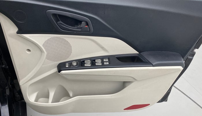 2022 Mahindra XUV300 W4 1.2 PETROL, Petrol, Manual, 22,469 km, Driver Side Door Panels Control