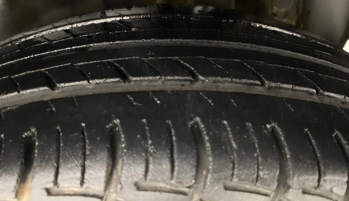 2014 Maruti Swift ZXI D, Petrol, Manual, 40,507 km, Left Rear Tyre Tread