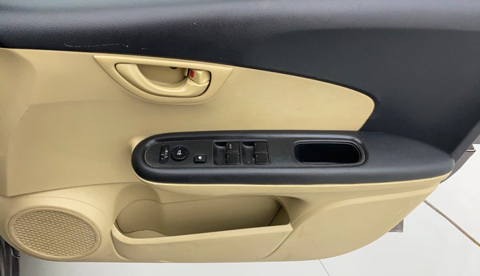 2014 Honda Mobilio 1.5 V I DTEC, Diesel, Manual, 1,06,167 km, Driver Side Door Panels Controls
