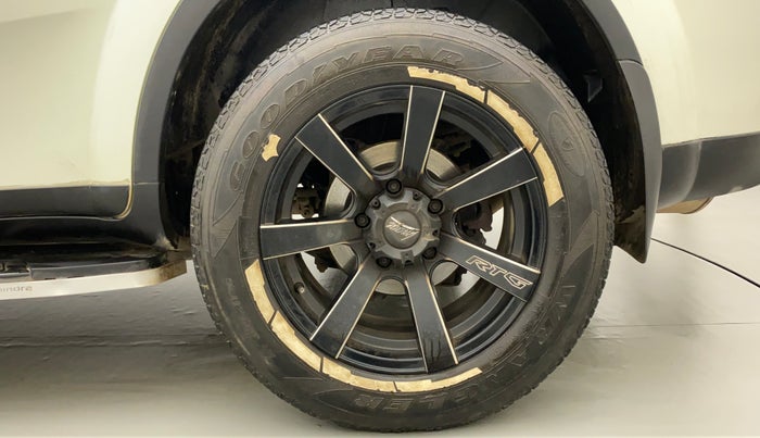 2021 Mahindra XUV500 W7 AT, Diesel, Automatic, 80,305 km, Left Rear Wheel
