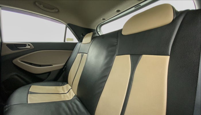 2015 Hyundai Elite i20 SPORTZ 1.2, Petrol, Manual, 72,227 km, Right Side Rear Door Cabin