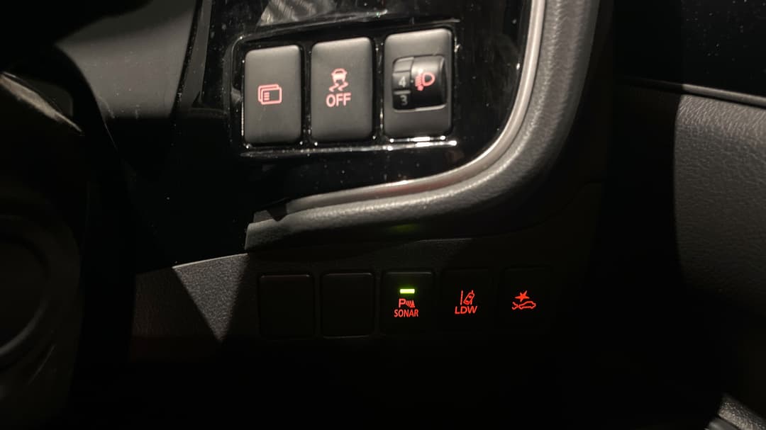 2019 Mitsubishi Outlander Ls 7 Seat (2WD), Automatic, 103865 km, Utility Switches/Buttons
