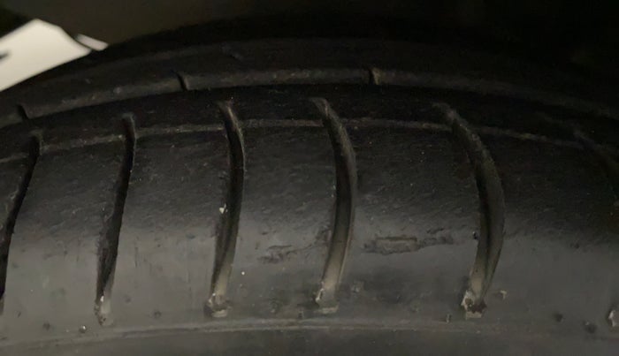 2013 Hyundai Eon MAGNA +, Petrol, Manual, 96,763 km, Left Front Tyre Tread