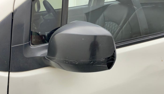 2012 Maruti Ritz LXI, Petrol, Manual, 58,861 km, Left rear-view mirror - Cover has minor damage