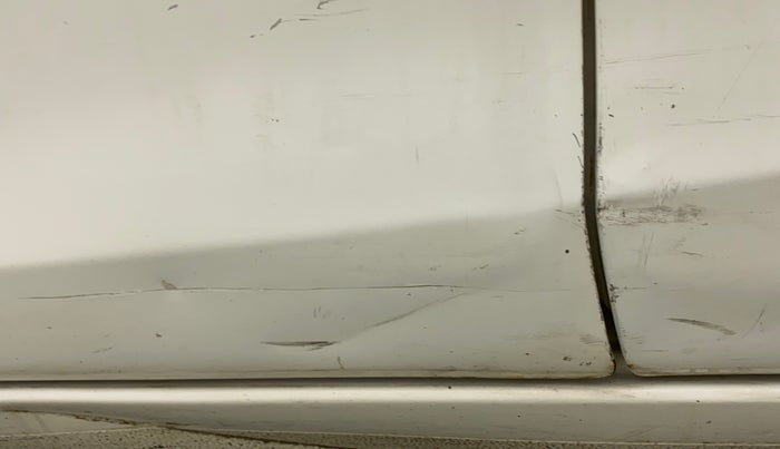 2012 Maruti Ritz LXI, Petrol, Manual, 58,861 km, Front passenger door - Slight discoloration
