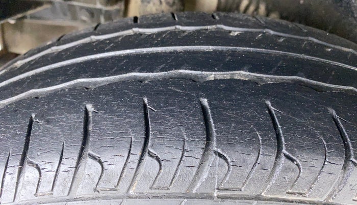 2012 Maruti Swift Dzire VXI, Petrol, Manual, 86,825 km, Right Rear Tyre Tread
