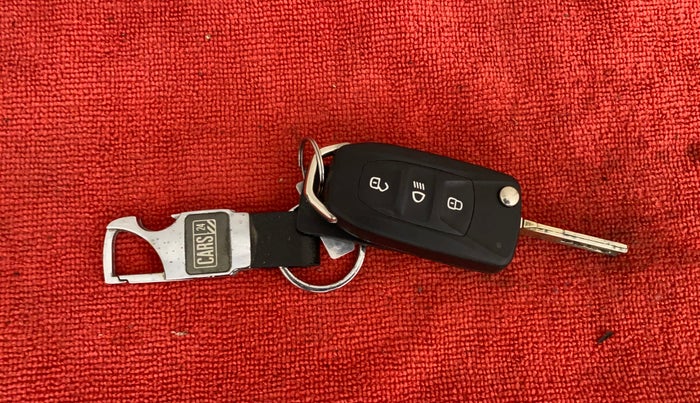 2022 Tata Tiago XT CNG, CNG, Manual, 35,386 km, Key Close Up