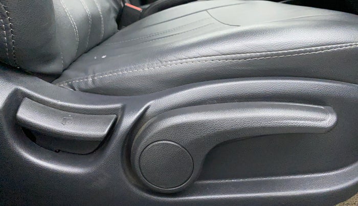 2016 Hyundai Elite i20 Sportz 1.2 VTVT MT, Petrol, Manual, 47,871 km, Driver Side Adjustment Panel