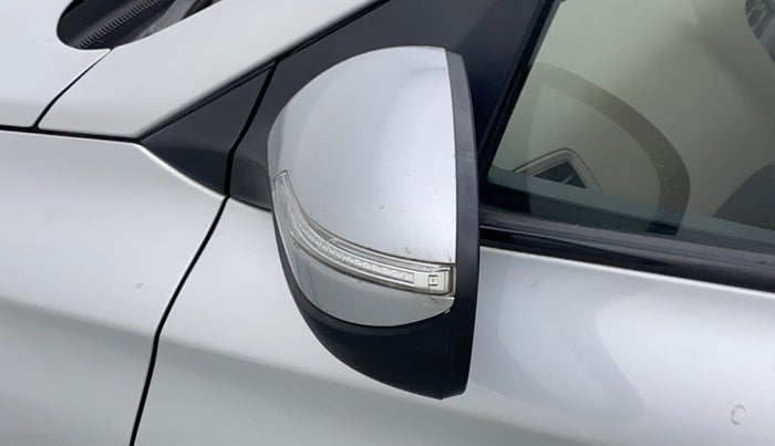 2016 Hyundai Elite i20 Sportz 1.2 VTVT MT, Petrol, Manual, 47,871 km, Left rear-view mirror - Indicator light has minor damage