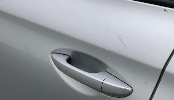 2016 Hyundai Elite i20 Sportz 1.2 VTVT MT, Petrol, Manual, 47,871 km, Front passenger door - Minor scratches