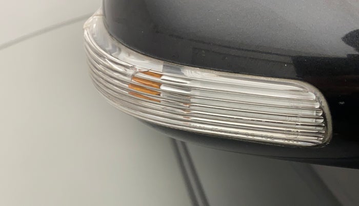 2011 Toyota Corolla Altis VL AT PETROL, Petrol, Automatic, 89,266 km, Right rear-view mirror - Indicator light has minor damage