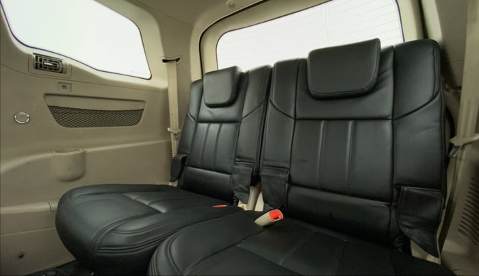 2017 Mahindra XUV500 W6 4X2, Diesel, Manual, 77,254 km, Third Seat Row ( optional )