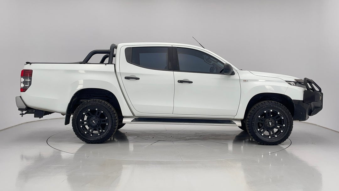 2018 Mitsubishi Triton Glx Plus (4x4), Automatic, 138381 km, Right Side View