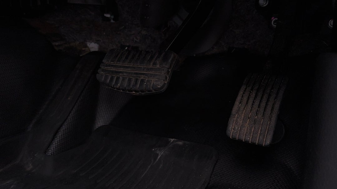 2018 Mitsubishi Triton Glx Plus (4x4), Automatic, 138381 km, Pedals and Footmat