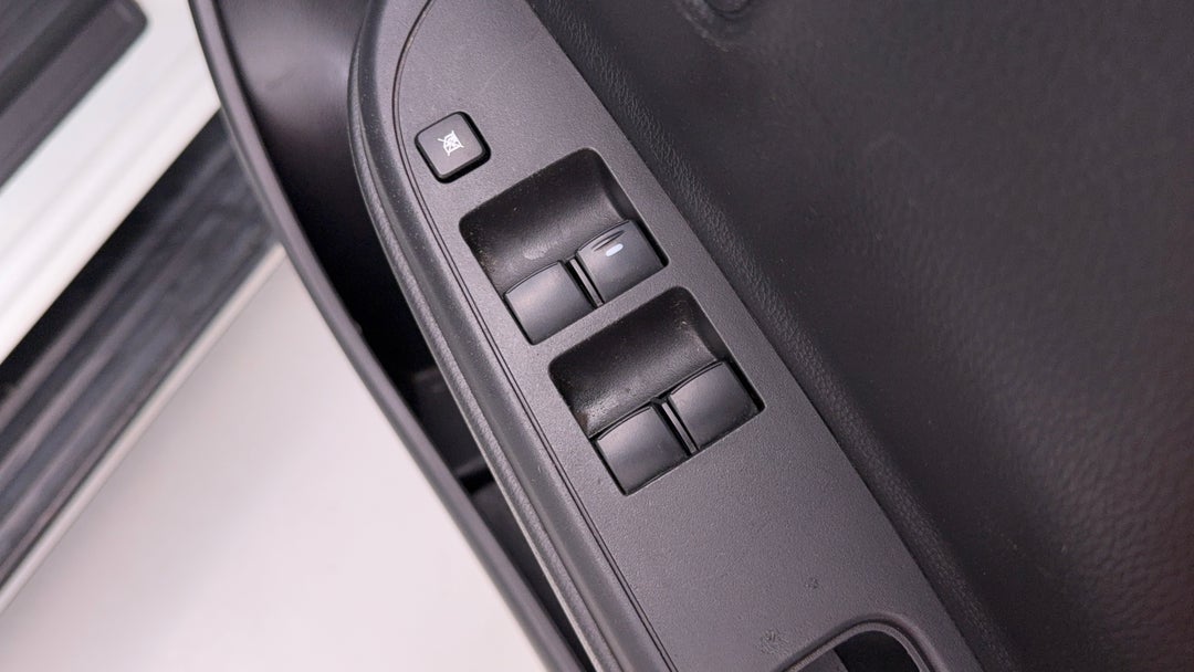 2018 Mitsubishi Triton Glx Plus (4x4), Automatic, 138381 km, Drivers Side Door Panel Controls