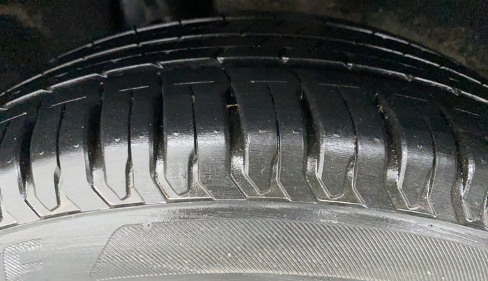 2015 Maruti Baleno DELTA 1.2 K12, Petrol, Manual, 73,912 km, Right Rear Tyre Tread