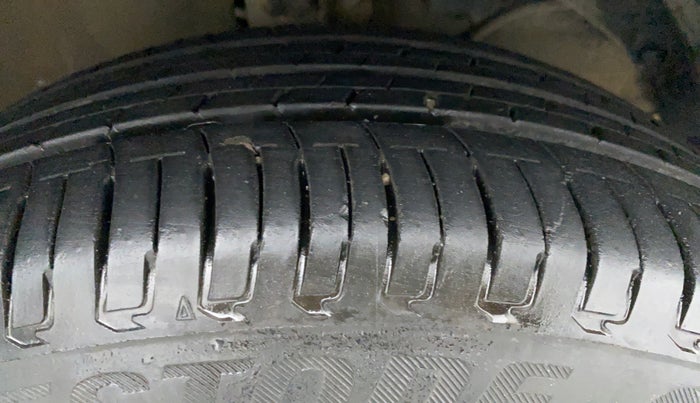 2015 Maruti Baleno DELTA 1.2 K12, Petrol, Manual, 73,912 km, Right Front Tyre Tread