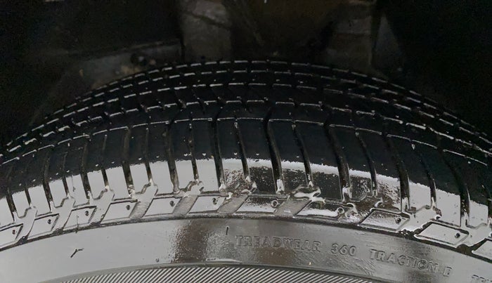 2017 Mahindra XUV500 W10, Diesel, Manual, 73,089 km, Left Front Tyre Tread