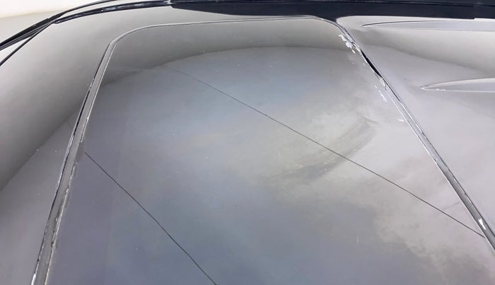 2017 Mahindra XUV500 W10, Diesel, Manual, 73,089 km, Roof - Sunroof beading has minor damage