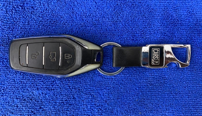 2017 Mahindra XUV500 W10, Diesel, Manual, 73,089 km, Key Close Up