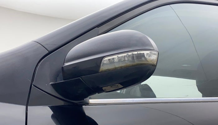 2017 Mahindra XUV500 W10, Diesel, Manual, 73,089 km, Left rear-view mirror - Indicator light has minor damage