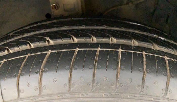 2016 Maruti Ertiga ZDI + SHVS, Diesel, Manual, 94,148 km, Right Front Tyre Tread