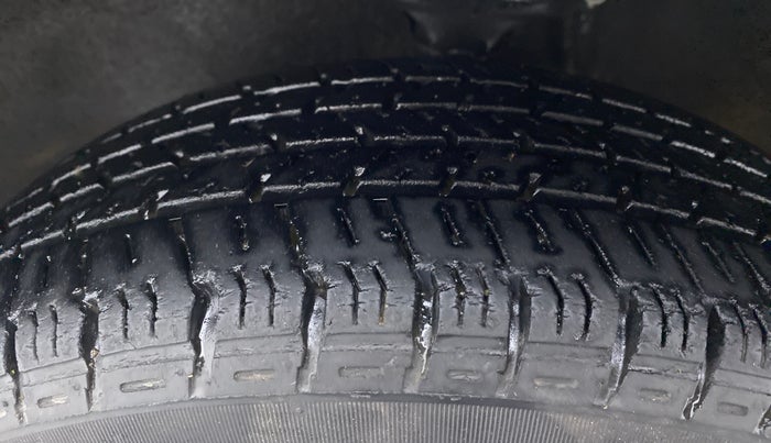 2018 Maruti Alto K10 VXI, Petrol, Manual, 31,997 km, Left Front Tyre Tread