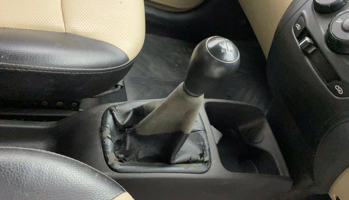 2015 Hyundai Eon D-LITE+, Petrol, Manual, 20,982 km, Gear lever - Boot cover slightly torn