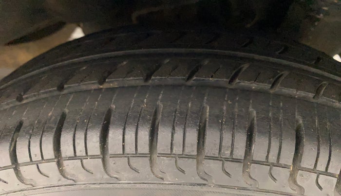 2015 Hyundai Eon D-LITE+, Petrol, Manual, 20,982 km, Left Rear Tyre Tread