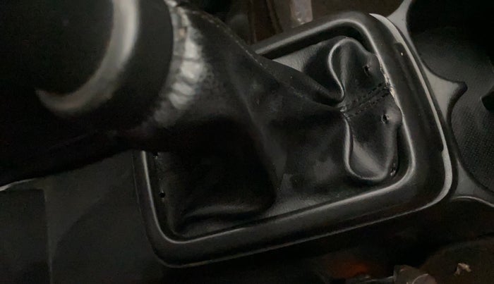 2019 Maruti S PRESSO VXI+, Petrol, Manual, 33,398 km, Gear lever - Boot cover slightly torn