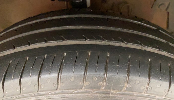 2015 Maruti Swift ZDI, Diesel, Manual, 56,299 km, Right Front Tyre Tread