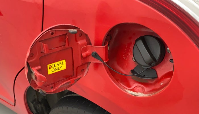 2015 Maruti Swift ZDI, Diesel, Manual, 56,299 km, Left quarter panel - Fuel lid lock has slight discoloration