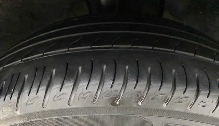 2022 Hyundai VENUE SX 1.5 CRDI, Diesel, Manual, 21,649 km, Right Front Tyre Tread