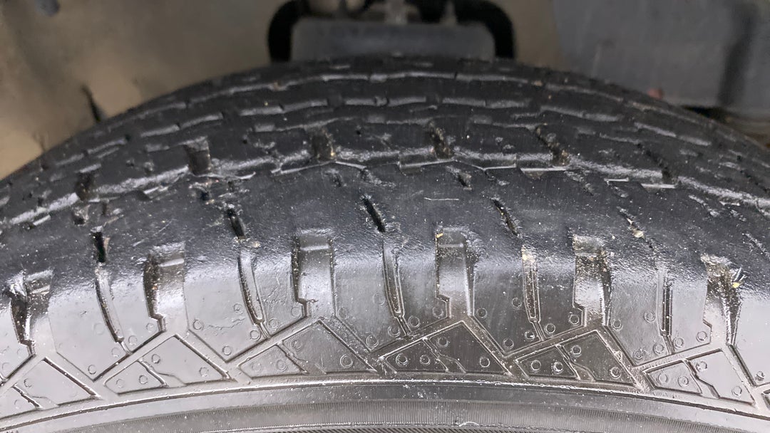 Right Front Tyre Tread