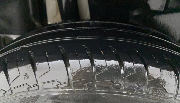 2021 Maruti Swift VXI, Petrol, Manual, 79,171 km, Right Rear Tyre Tread