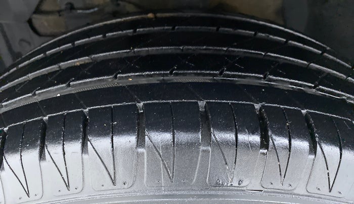 2018 Maruti Vitara Brezza ZDI+ DUAL TONE AMT, Diesel, Automatic, 56,142 km, Left Front Tyre Tread